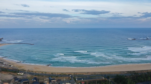 八丁浜の波の画像